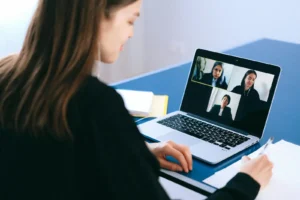 participant attending a therapia course online